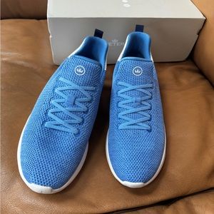New in box Ladies hyper light glide pacer shoe in blue.